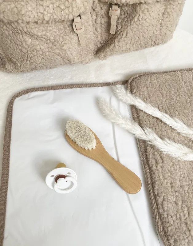 Sac à langer et tapis sherpa beige – Image 3