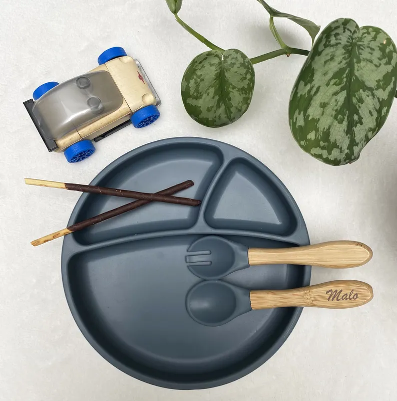 Set de repas bleu ardoise (sans la gravure)